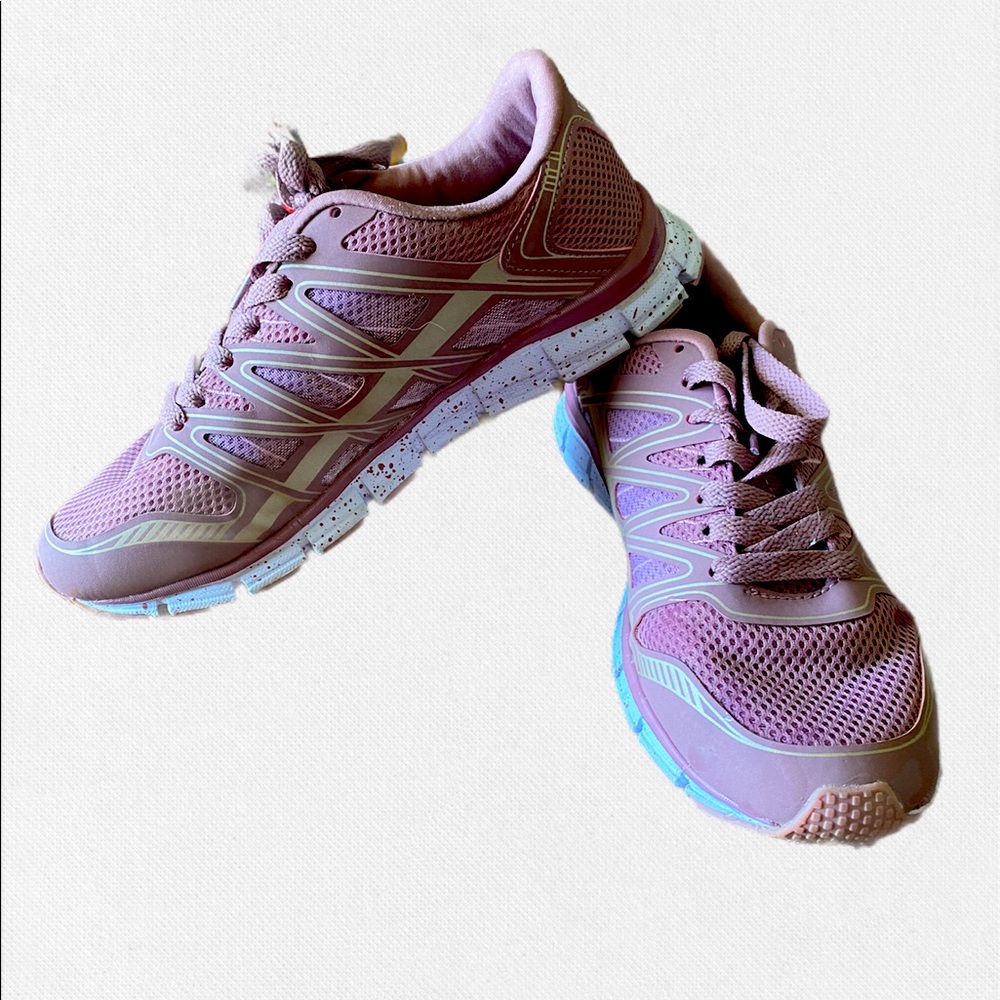 Size 8 U.S. Polo tennis shoe